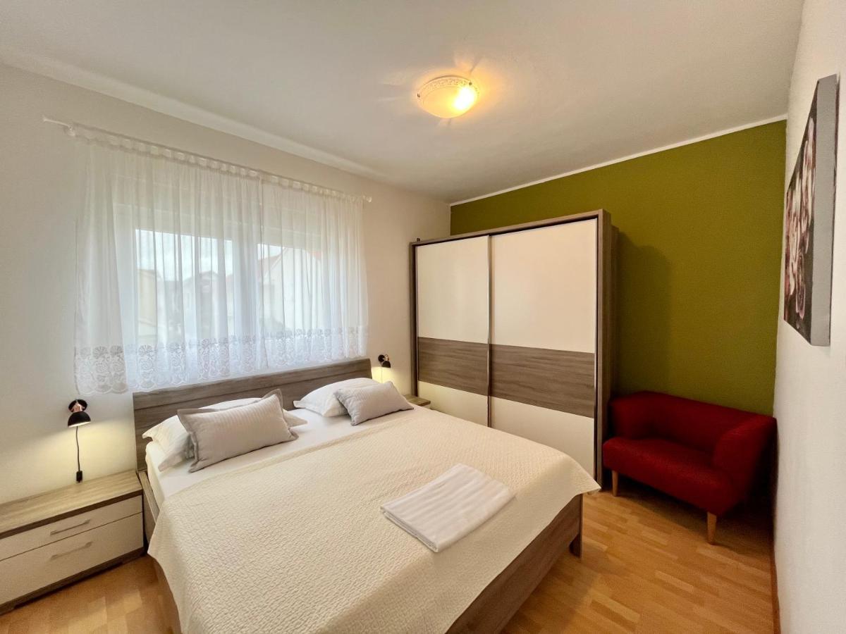Apartments Rino Vodice Esterno foto