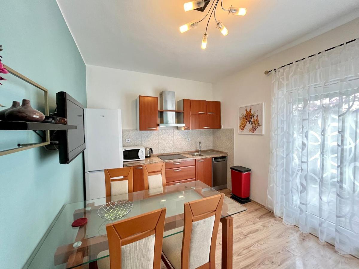 Apartments Rino Vodice Esterno foto
